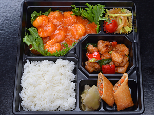 夕食は町中華のお弁当
